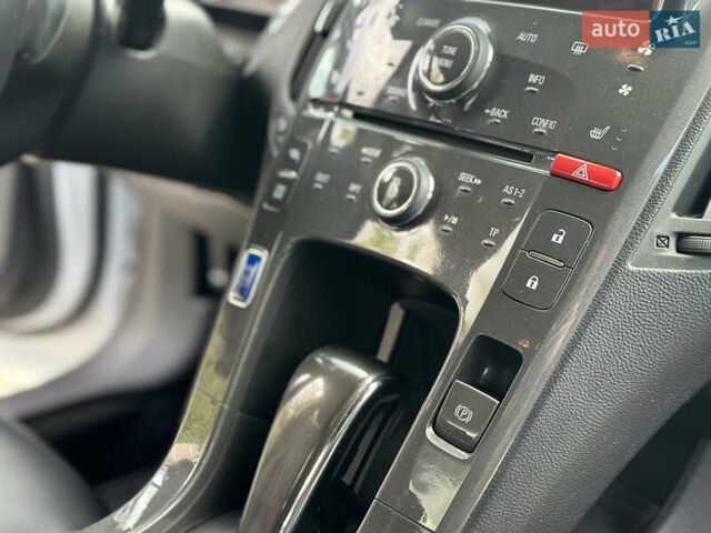 Білий Шевроле Вольт, об'ємом двигуна 1.4 л та пробігом 150 тис. км за 9000 $, фото 60 на Automoto.ua