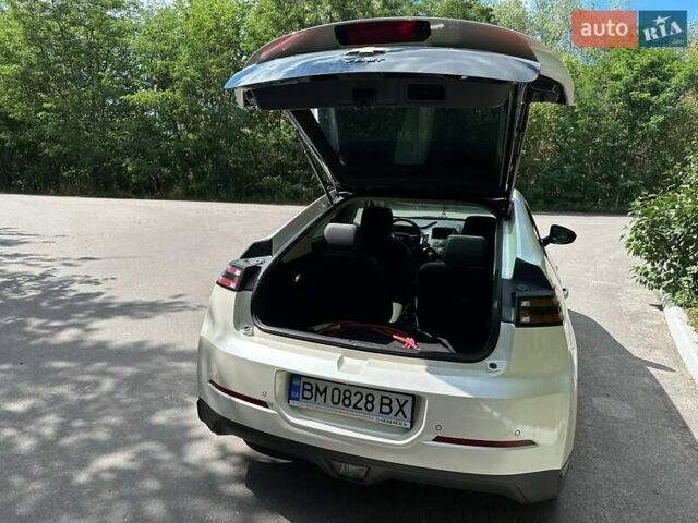 Белый Шевроле Вольт, объемом двигателя 1.4 л и пробегом 196 тыс. км за 11700 $, фото 6 на Automoto.ua