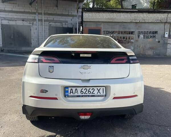 Белый Шевроле Вольт, объемом двигателя 1.4 л и пробегом 159 тыс. км за 9300 $, фото 4 на Automoto.ua