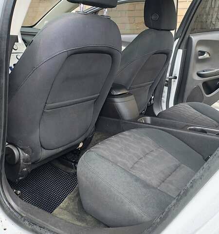 Белый Шевроле Вольт, объемом двигателя 1.4 л и пробегом 240 тыс. км за 10000 $, фото 16 на Automoto.ua