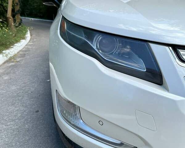 Белый Шевроле Вольт, объемом двигателя 1.4 л и пробегом 196 тыс. км за 11700 $, фото 1 на Automoto.ua