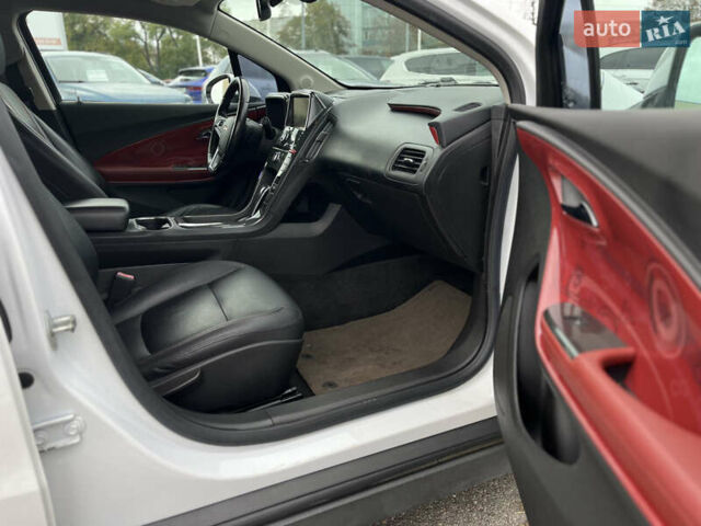 Білий Шевроле Вольт, об'ємом двигуна 1.4 л та пробігом 170 тис. км за 10650 $, фото 15 на Automoto.ua