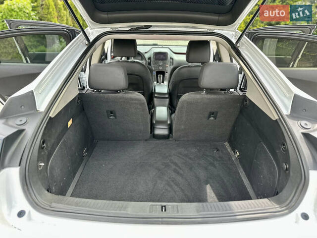 Білий Шевроле Вольт, об'ємом двигуна 1.4 л та пробігом 150 тис. км за 9000 $, фото 25 на Automoto.ua