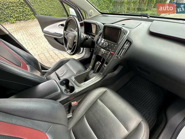 Білий Шевроле Вольт, об'ємом двигуна 1.4 л та пробігом 150 тис. км за 9000 $, фото 57 на Automoto.ua