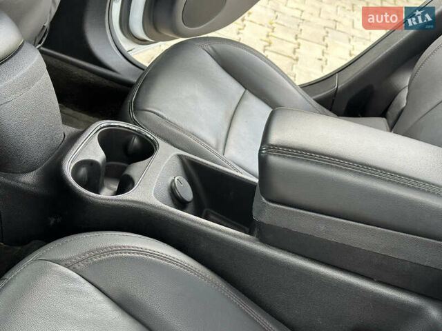 Білий Шевроле Вольт, об'ємом двигуна 1.4 л та пробігом 150 тис. км за 9000 $, фото 29 на Automoto.ua