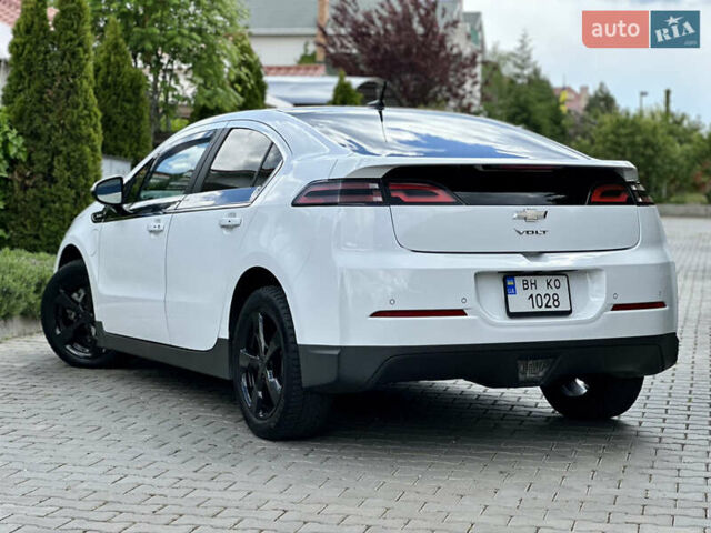 Білий Шевроле Вольт, об'ємом двигуна 1.4 л та пробігом 150 тис. км за 9000 $, фото 2 на Automoto.ua
