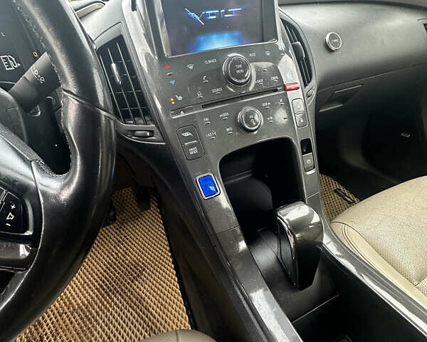 Белый Шевроле Вольт, объемом двигателя 1.4 л и пробегом 245 тыс. км за 8400 $, фото 11 на Automoto.ua