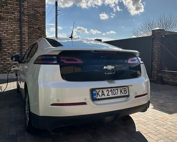 Белый Шевроле Вольт, объемом двигателя 1.4 л и пробегом 182 тыс. км за 10150 $, фото 2 на Automoto.ua