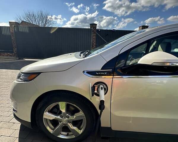 Белый Шевроле Вольт, объемом двигателя 1.4 л и пробегом 182 тыс. км за 10150 $, фото 6 на Automoto.ua