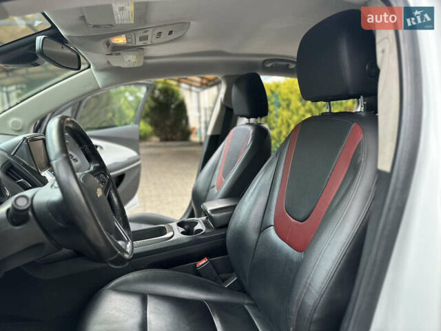 Білий Шевроле Вольт, об'ємом двигуна 1.4 л та пробігом 150 тис. км за 9000 $, фото 36 на Automoto.ua