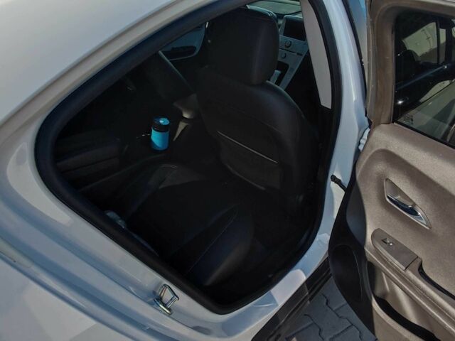 Белый Шевроле Вольт, объемом двигателя 0 л и пробегом 290 тыс. км за 9500 $, фото 11 на Automoto.ua