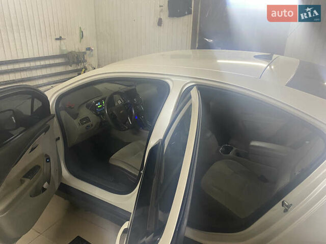 Белый Шевроле Вольт, объемом двигателя 1.4 л и пробегом 250 тыс. км за 10500 $, фото 24 на Automoto.ua