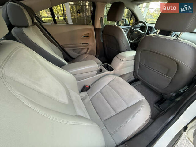 Білий Шевроле Вольт, об'ємом двигуна 1.4 л та пробігом 103 тис. км за 12300 $, фото 10 на Automoto.ua