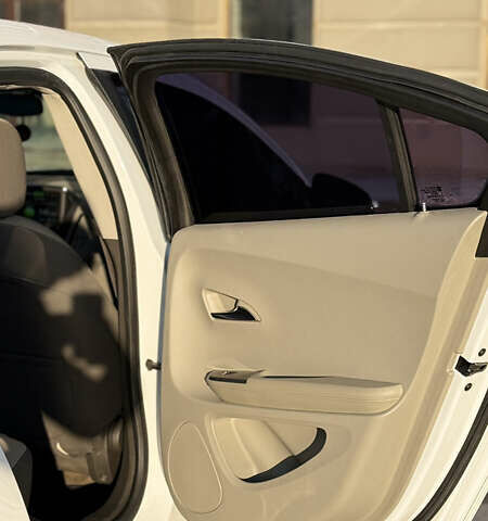 Белый Шевроле Вольт, объемом двигателя 1.4 л и пробегом 152 тыс. км за 10300 $, фото 16 на Automoto.ua