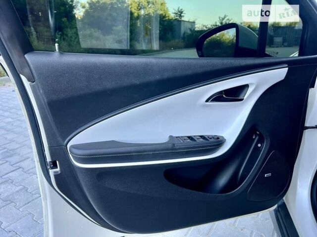 Белый Шевроле Вольт, объемом двигателя 1.4 л и пробегом 161 тыс. км за 8800 $, фото 27 на Automoto.ua