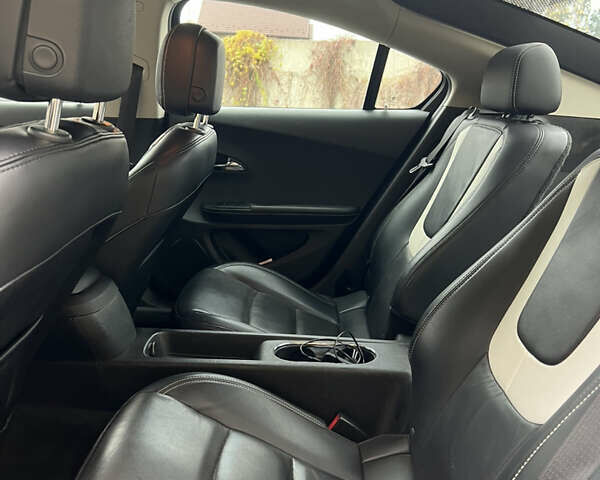 Белый Шевроле Вольт, объемом двигателя 1.4 л и пробегом 282 тыс. км за 9400 $, фото 4 на Automoto.ua