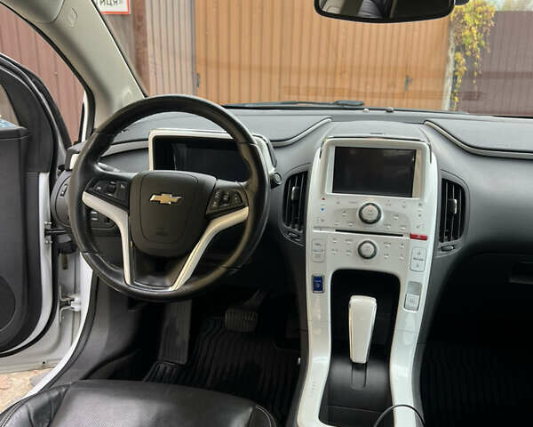 Белый Шевроле Вольт, объемом двигателя 1.4 л и пробегом 282 тыс. км за 9400 $, фото 7 на Automoto.ua