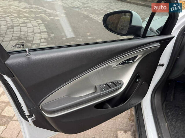 Белый Шевроле Вольт, объемом двигателя 1.4 л и пробегом 223 тыс. км за 7800 $, фото 5 на Automoto.ua