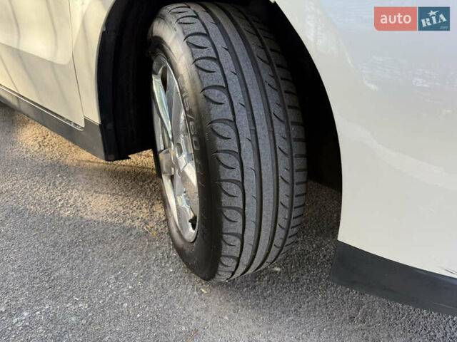 Білий Шевроле Вольт, об'ємом двигуна 1.4 л та пробігом 103 тис. км за 12300 $, фото 39 на Automoto.ua