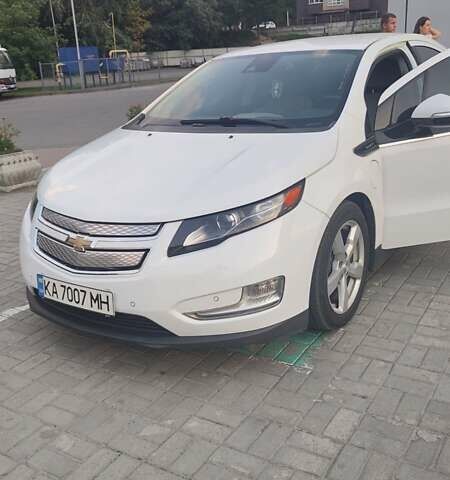Белый Шевроле Вольт, объемом двигателя 1.4 л и пробегом 140 тыс. км за 10900 $, фото 3 на Automoto.ua