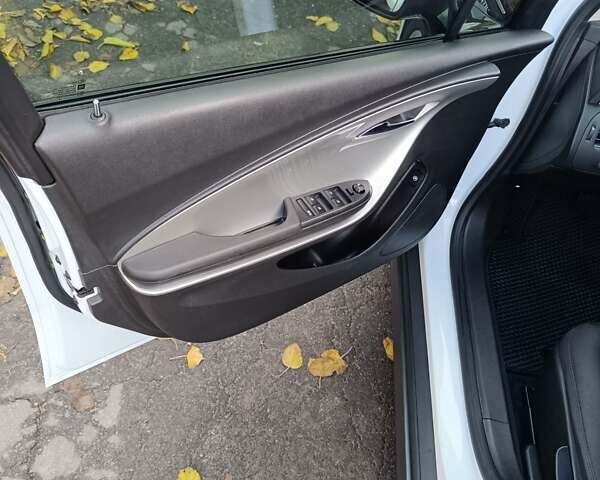 Белый Шевроле Вольт, объемом двигателя 1.4 л и пробегом 102 тыс. км за 10000 $, фото 10 на Automoto.ua