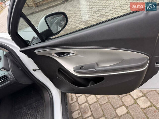 Белый Шевроле Вольт, объемом двигателя 1.4 л и пробегом 223 тыс. км за 7800 $, фото 13 на Automoto.ua