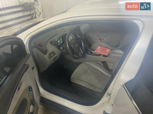 Белый Шевроле Вольт, объемом двигателя 1.4 л и пробегом 250 тыс. км за 10500 $, фото 18 на Automoto.ua