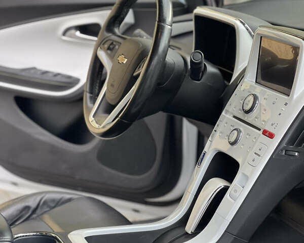 Белый Шевроле Вольт, объемом двигателя 1.4 л и пробегом 282 тыс. км за 9400 $, фото 12 на Automoto.ua