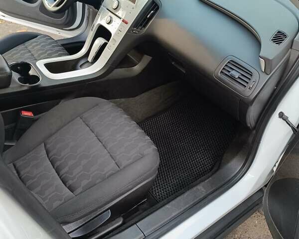 Белый Шевроле Вольт, объемом двигателя 1.4 л и пробегом 102 тыс. км за 10000 $, фото 9 на Automoto.ua