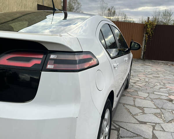 Белый Шевроле Вольт, объемом двигателя 1.4 л и пробегом 282 тыс. км за 9400 $, фото 3 на Automoto.ua