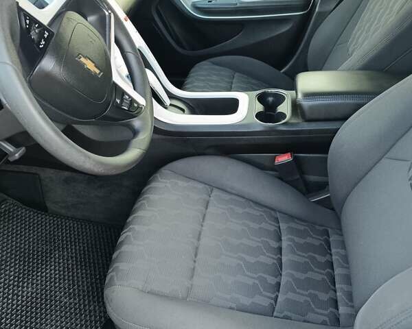 Белый Шевроле Вольт, объемом двигателя 1.4 л и пробегом 102 тыс. км за 10000 $, фото 8 на Automoto.ua