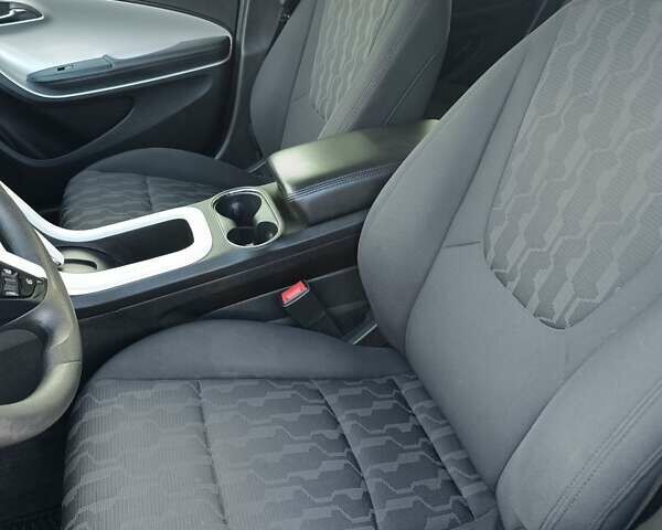 Белый Шевроле Вольт, объемом двигателя 1.4 л и пробегом 102 тыс. км за 10000 $, фото 7 на Automoto.ua