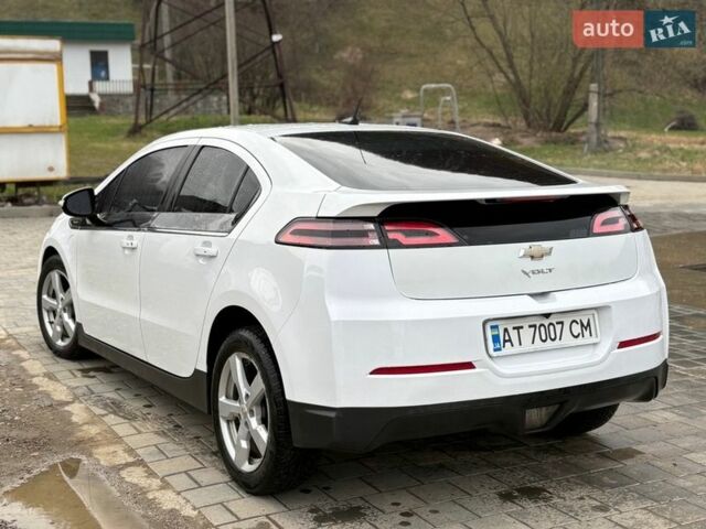 Белый Шевроле Вольт, объемом двигателя 1.4 л и пробегом 230 тыс. км за 10300 $, фото 3 на Automoto.ua