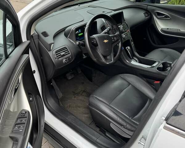 Шевроле Вольт 2014 в Черкассах на Automoto.ua Белый Шевроле Вольт, объемом двигателя 1.4 л и пробегом 130 тыс. км за 10300 $, фото 5 на Automoto.ua