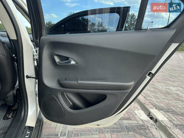 Белый Шевроле Вольт, объемом двигателя 1.4 л и пробегом 175 тыс. км за 11200 $, фото 15 на Automoto.ua