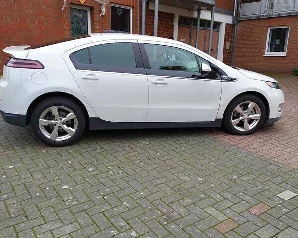 Белый Шевроле Вольт, объемом двигателя 1.4 л и пробегом 178 тыс. км за 9000 $, фото 1 на Automoto.ua