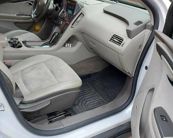 Белый Шевроле Вольт, объемом двигателя 1.4 л и пробегом 178 тыс. км за 9000 $, фото 2 на Automoto.ua