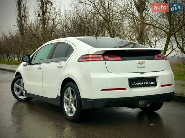 Белый Шевроле Вольт, объемом двигателя 1.4 л и пробегом 181 тыс. км за 11399 $, фото 5 на Automoto.ua