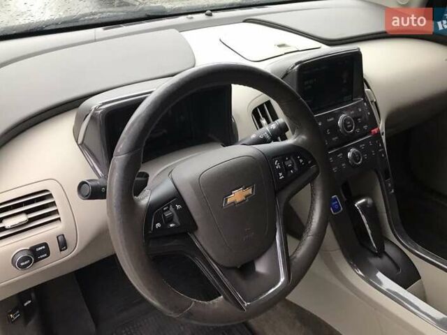 Белый Шевроле Вольт, объемом двигателя 1.4 л и пробегом 181 тыс. км за 11399 $, фото 8 на Automoto.ua