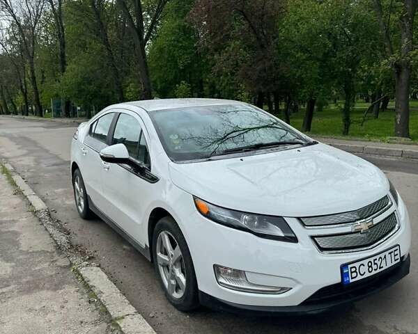 Белый Шевроле Вольт, объемом двигателя 1.4 л и пробегом 143 тыс. км за 10450 $, фото 1 на Automoto.ua