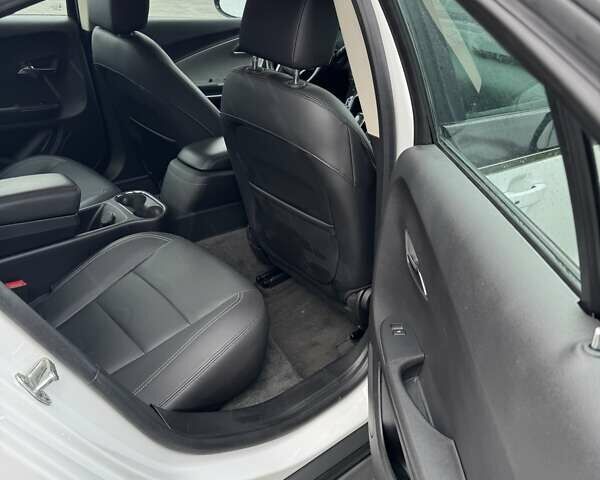 Шевроле Вольт 2014 в Черкассах на Automoto.ua Белый Шевроле Вольт, объемом двигателя 1.4 л и пробегом 130 тыс. км за 10300 $, фото 7 на Automoto.ua