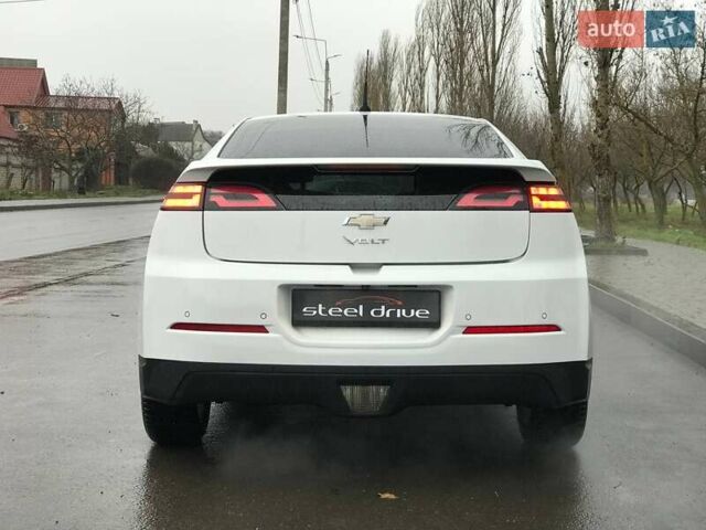 Белый Шевроле Вольт, объемом двигателя 1.4 л и пробегом 181 тыс. км за 11399 $, фото 4 на Automoto.ua