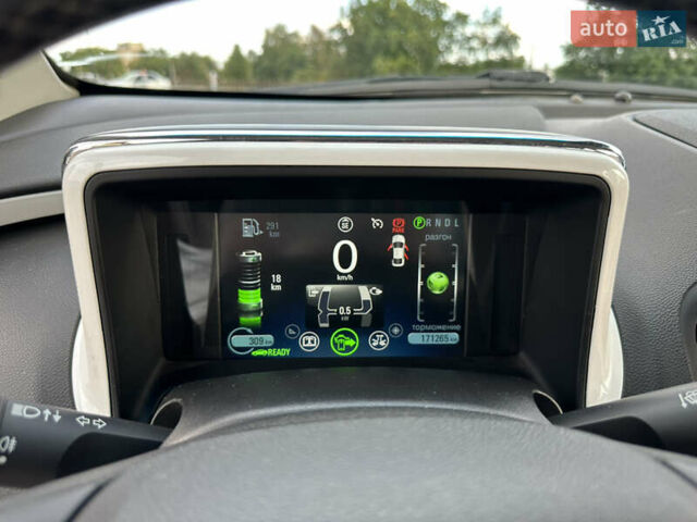 Белый Шевроле Вольт, объемом двигателя 1.4 л и пробегом 175 тыс. км за 11200 $, фото 9 на Automoto.ua