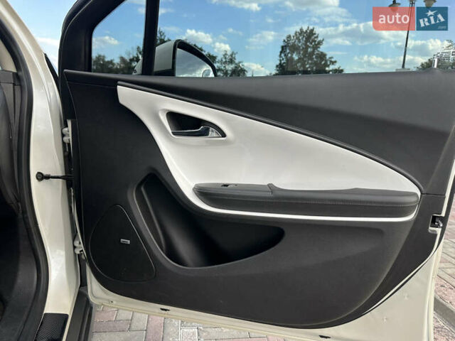 Белый Шевроле Вольт, объемом двигателя 1.4 л и пробегом 175 тыс. км за 11200 $, фото 13 на Automoto.ua