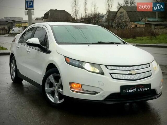 Белый Шевроле Вольт, объемом двигателя 1.4 л и пробегом 181 тыс. км за 11399 $, фото 2 на Automoto.ua