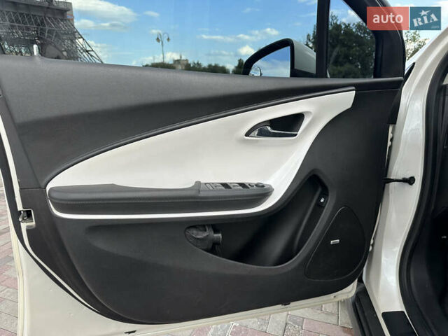 Белый Шевроле Вольт, объемом двигателя 1.4 л и пробегом 175 тыс. км за 11200 $, фото 12 на Automoto.ua