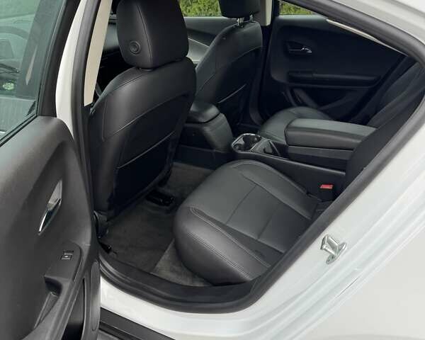 Шевроле Вольт 2014 в Черкассах на Automoto.ua Белый Шевроле Вольт, объемом двигателя 1.4 л и пробегом 130 тыс. км за 10300 $, фото 6 на Automoto.ua