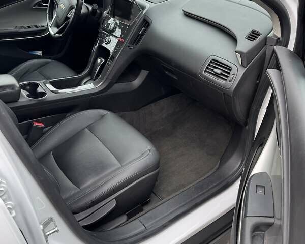 Шевроле Вольт 2014 в Черкассах на Automoto.ua Белый Шевроле Вольт, объемом двигателя 1.4 л и пробегом 130 тыс. км за 10300 $, фото 8 на Automoto.ua