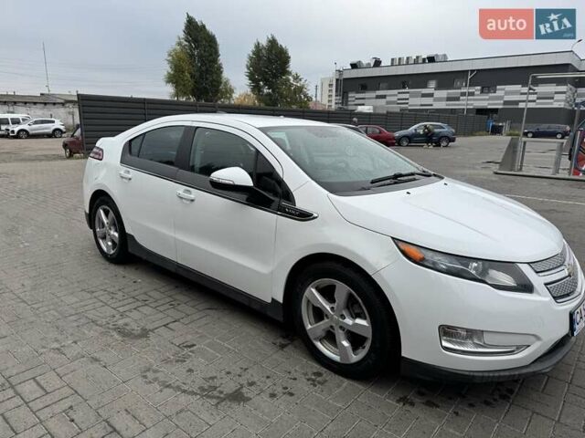Шевроле Вольт 2014 в Черкассах на Automoto.ua Белый Шевроле Вольт, объемом двигателя 1.4 л и пробегом 130 тыс. км за 10300 $, фото 2 на Automoto.ua