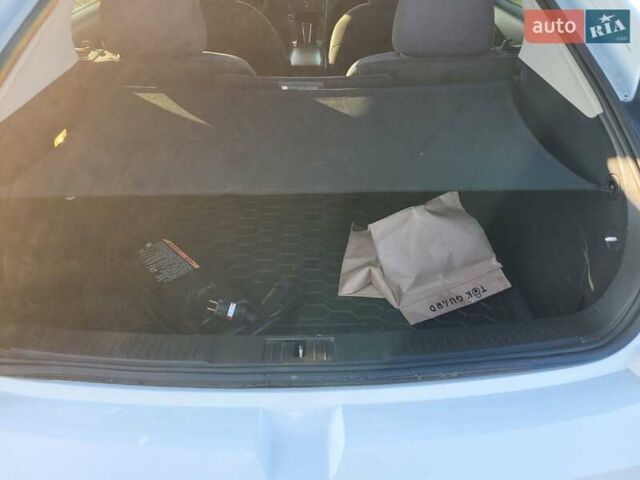 Белый Шевроле Вольт, объемом двигателя 1.4 л и пробегом 172 тыс. км за 10600 $, фото 20 на Automoto.ua